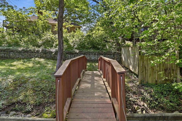 6922 Norlynn Dr, Louisville, KY 40228