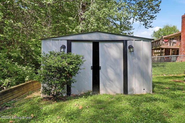 6922 Norlynn Dr, Louisville, KY 40228