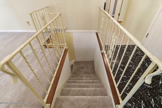 6922 Norlynn Dr, Louisville, KY 40228