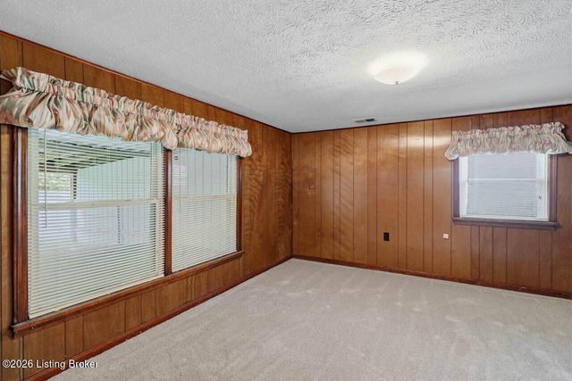 6922 Norlynn Dr, Louisville, KY 40228