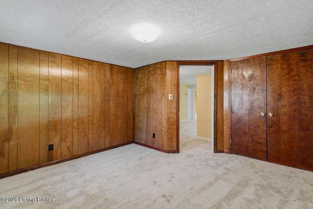 6922 Norlynn Dr, Louisville, KY 40228