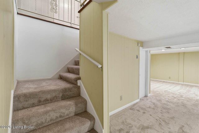 6922 Norlynn Dr, Louisville, KY 40228