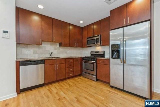 17 Meadow Road 104, Rutherford, NJ 07070