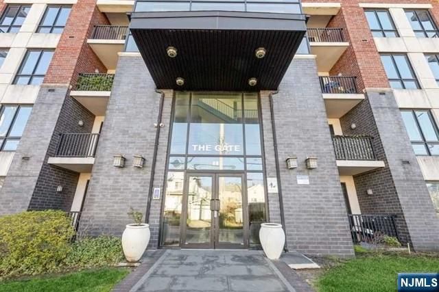 17 Meadow Road 104, Rutherford, NJ 07070