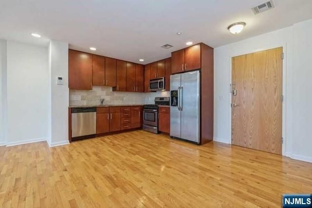 17 Meadow Road 104, Rutherford, NJ 07070