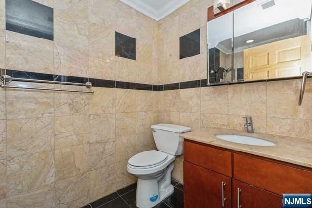 17 Meadow Road 104, Rutherford, NJ 07070