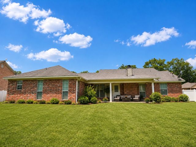 305 Bob White Street, Pittsburg, TX 75686