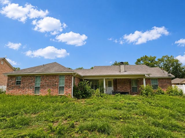 305 Bob White Street, Pittsburg, TX 75686