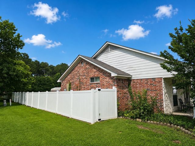 305 Bob White Street, Pittsburg, TX 75686