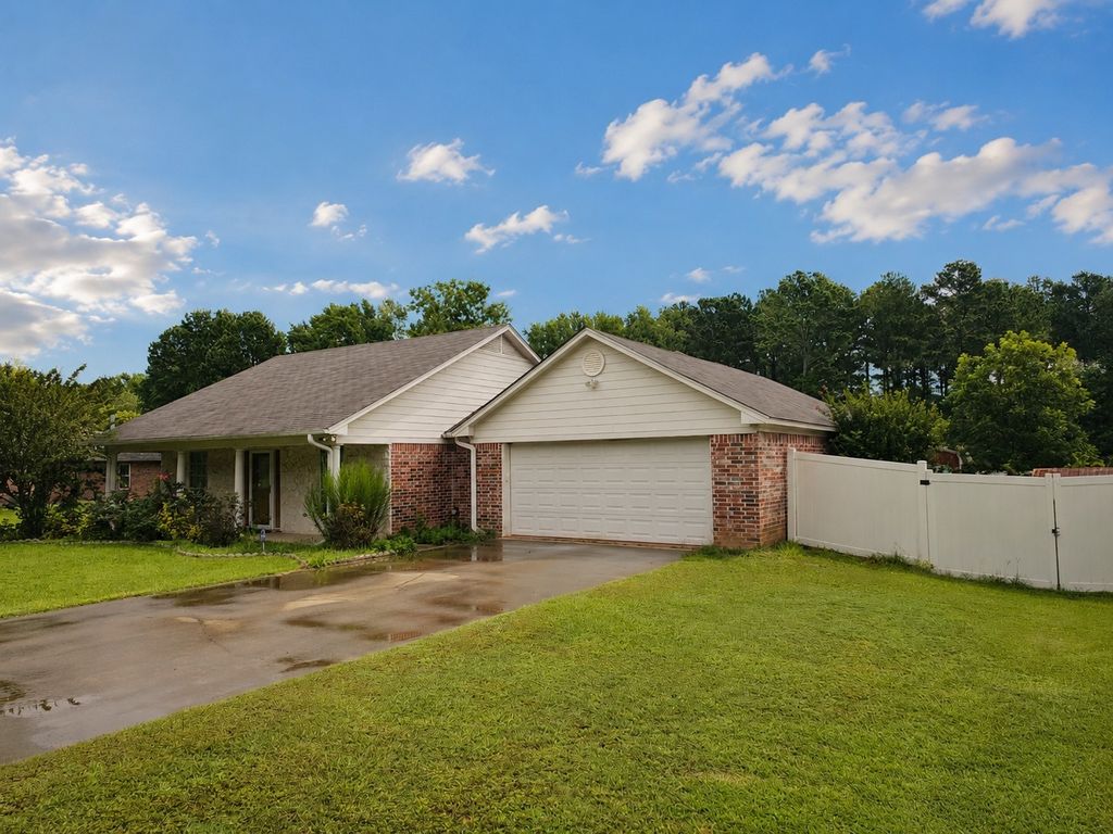 305 Bob White Street, Pittsburg, TX 75686
