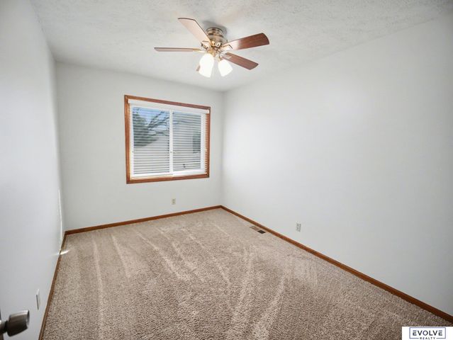 222 Parkside Lane, Lincoln, NE 68521