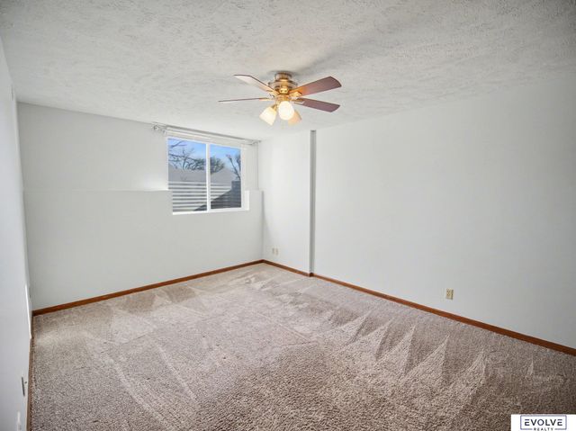 222 Parkside Lane, Lincoln, NE 68521