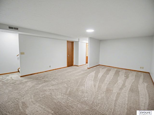 222 Parkside Lane, Lincoln, NE 68521