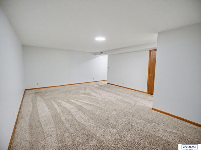 222 Parkside Lane, Lincoln, NE 68521