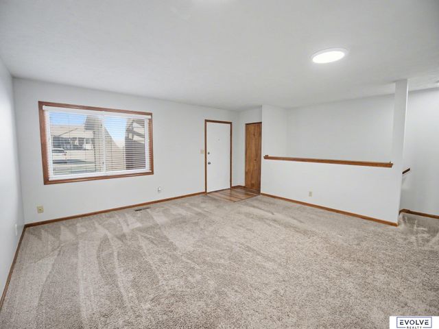 222 Parkside Lane, Lincoln, NE 68521