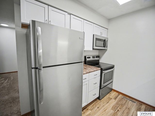 222 Parkside Lane, Lincoln, NE 68521