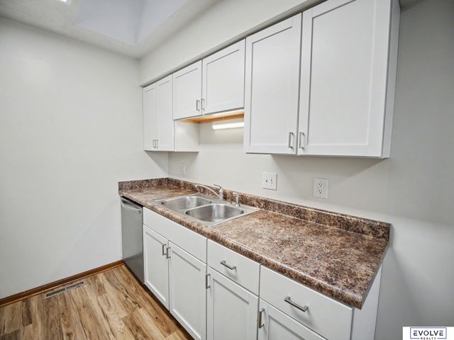 222 Parkside Lane, Lincoln, NE 68521