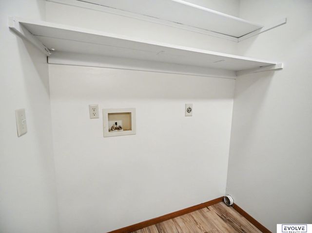 222 Parkside Lane, Lincoln, NE 68521