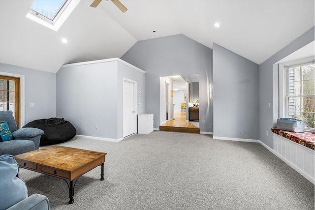 4 Hillside Dr, Sutton, MA 01590