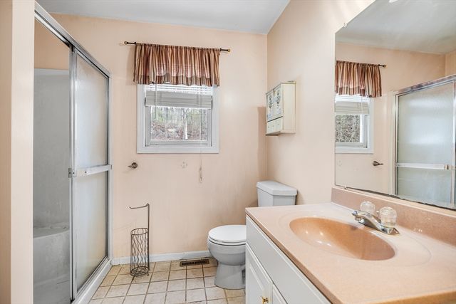 4 Hillside Dr, Sutton, MA 01590