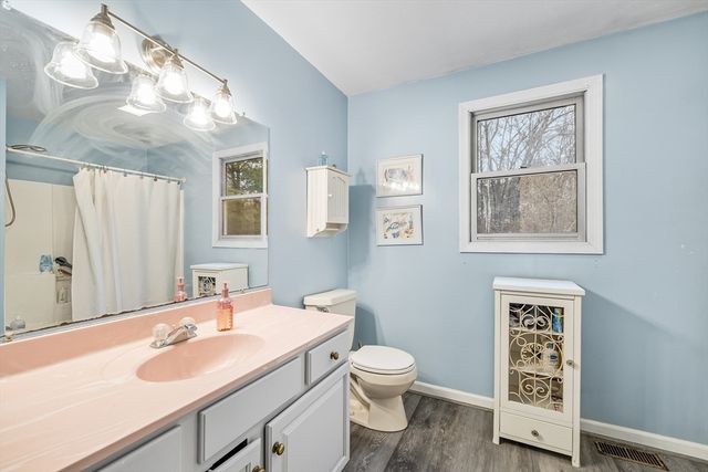 4 Hillside Dr, Sutton, MA 01590