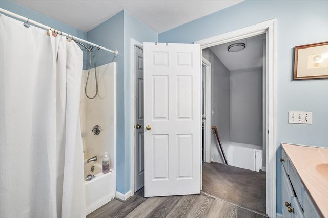 4 Hillside Dr, Sutton, MA 01590