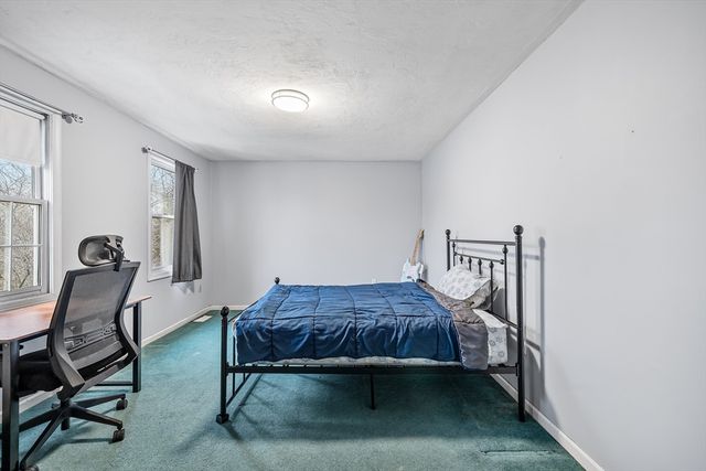 4 Hillside Dr, Sutton, MA 01590