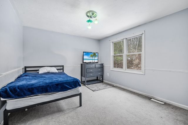 4 Hillside Dr, Sutton, MA 01590