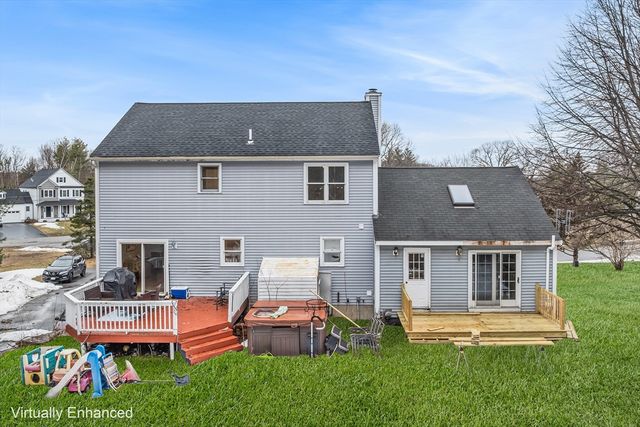 4 Hillside Dr, Sutton, MA 01590