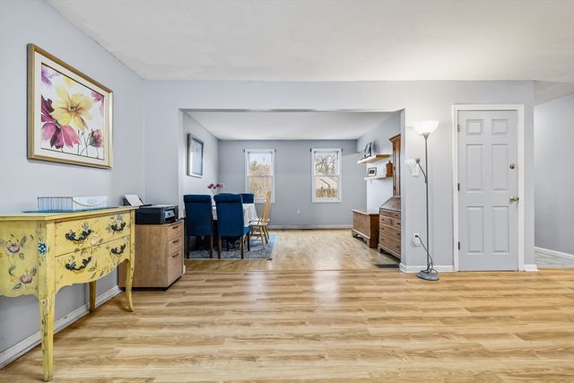 4 Hillside Dr, Sutton, MA 01590