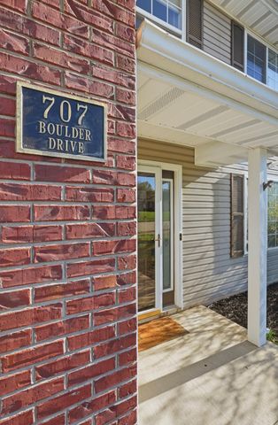 707 BOULDER DR, Columbia, MO 65201