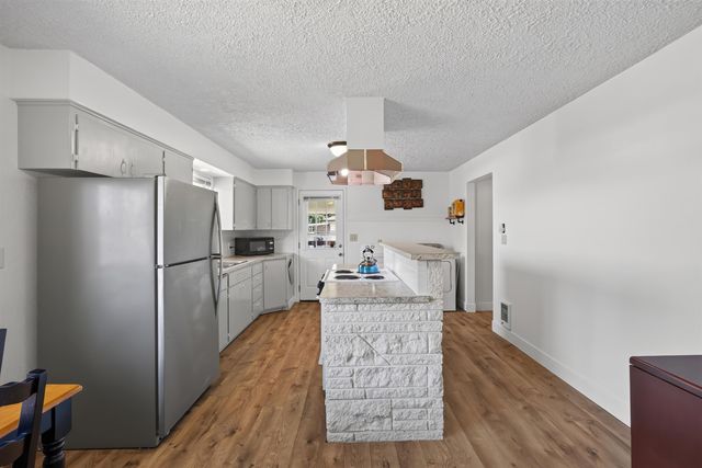 11515 E 10th Ave, Spokane Valley, WA 99206