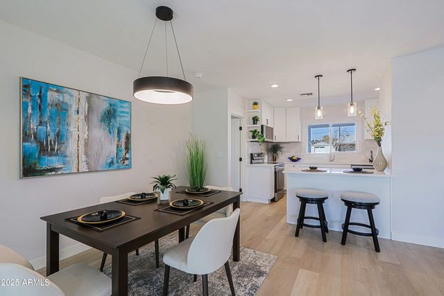 1215 E CAMBRIDGE Avenue, Phoenix, AZ 85006