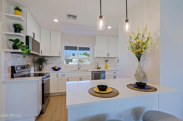 1215 E CAMBRIDGE Avenue, Phoenix, AZ 85006