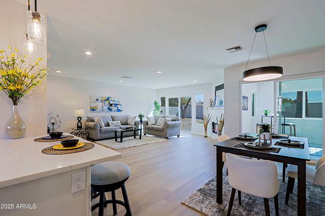 1215 E CAMBRIDGE Avenue, Phoenix, AZ 85006