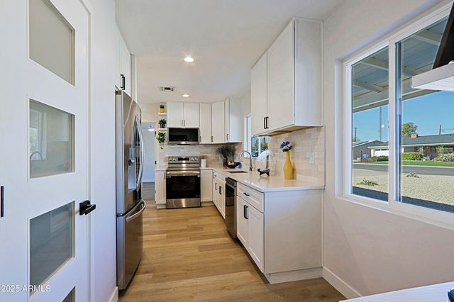 1215 E CAMBRIDGE Avenue, Phoenix, AZ 85006