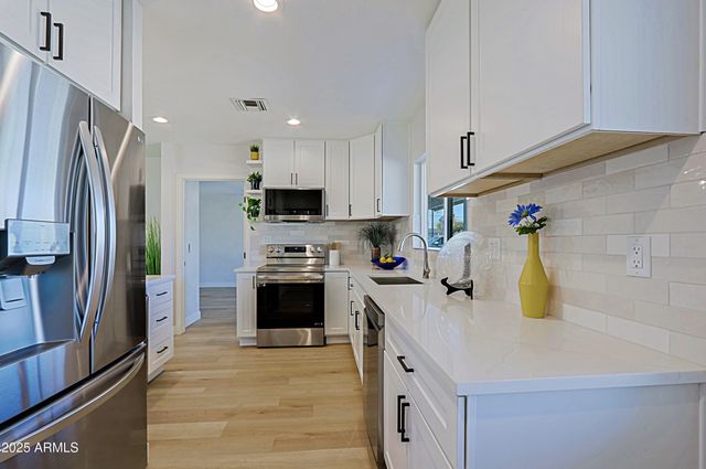 1215 E CAMBRIDGE Avenue, Phoenix, AZ 85006