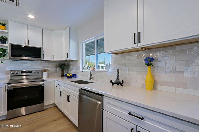 1215 E CAMBRIDGE Avenue, Phoenix, AZ 85006
