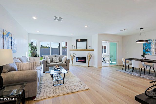 1215 E CAMBRIDGE Avenue, Phoenix, AZ 85006