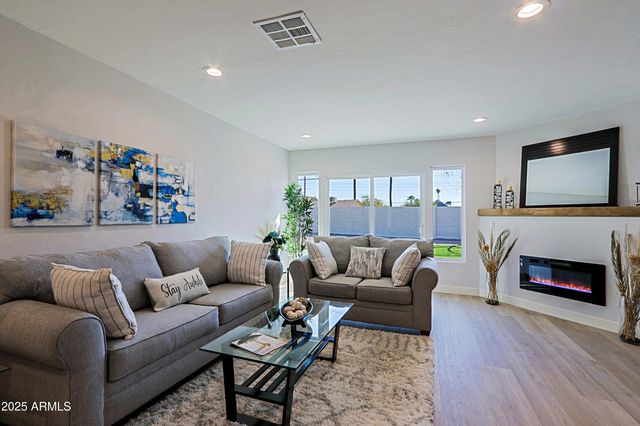 1215 E CAMBRIDGE Avenue, Phoenix, AZ 85006