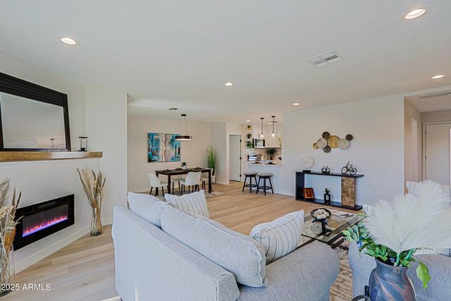 1215 E CAMBRIDGE Avenue, Phoenix, AZ 85006
