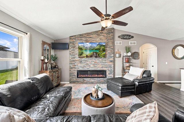 901 Casey DRIVE, Watertown, WI 53094