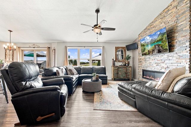 901 Casey DRIVE, Watertown, WI 53094