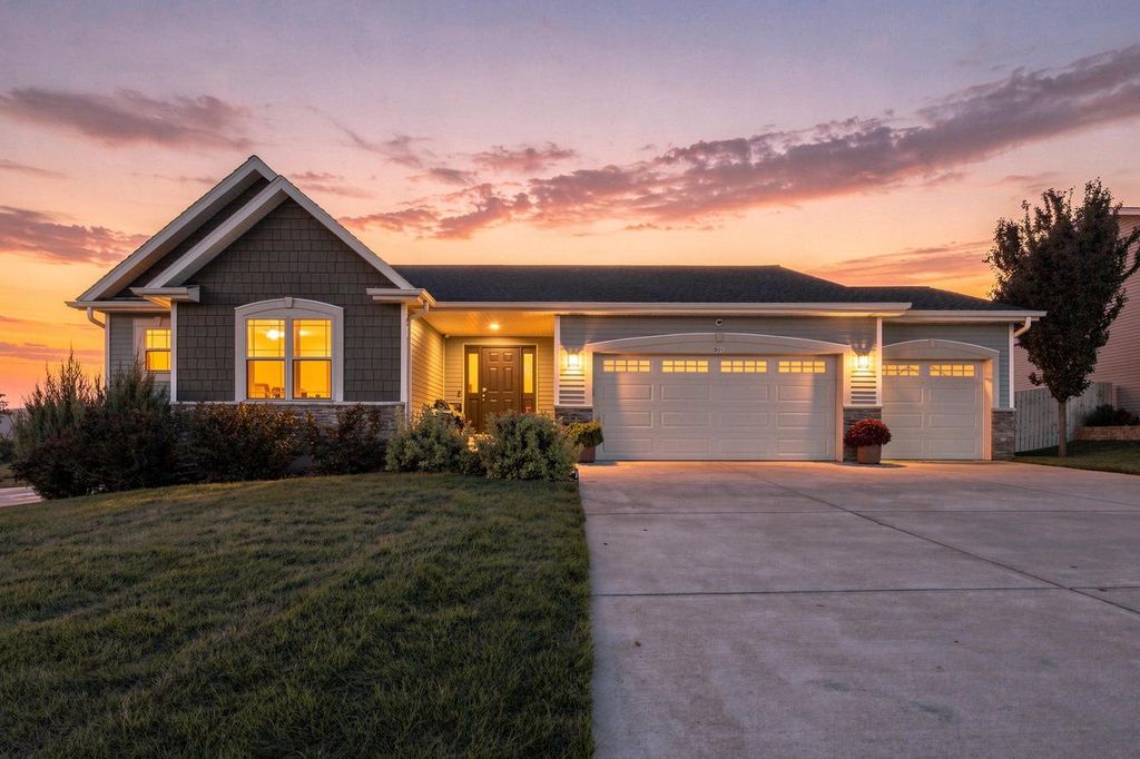 901 Casey DRIVE, Watertown, WI 53094