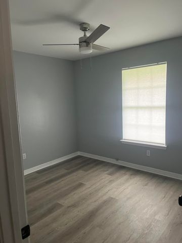 209 Villacrest Drive, Crestview, FL 32536