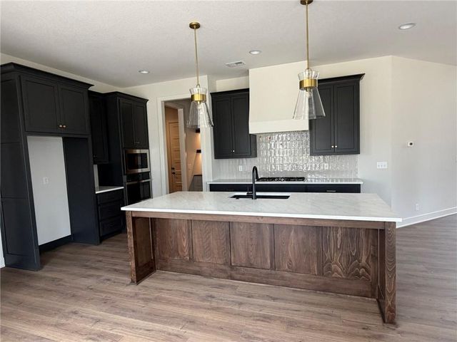 1716 SW Arbor Park Drive, Lee's Summit, MO 64082