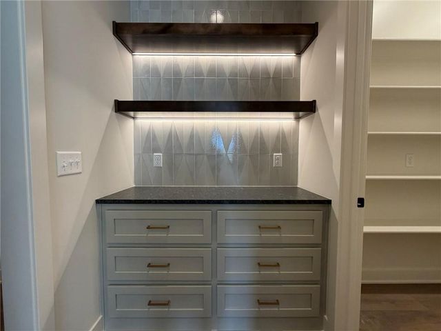 1716 SW Arbor Park Drive, Lee's Summit, MO 64082