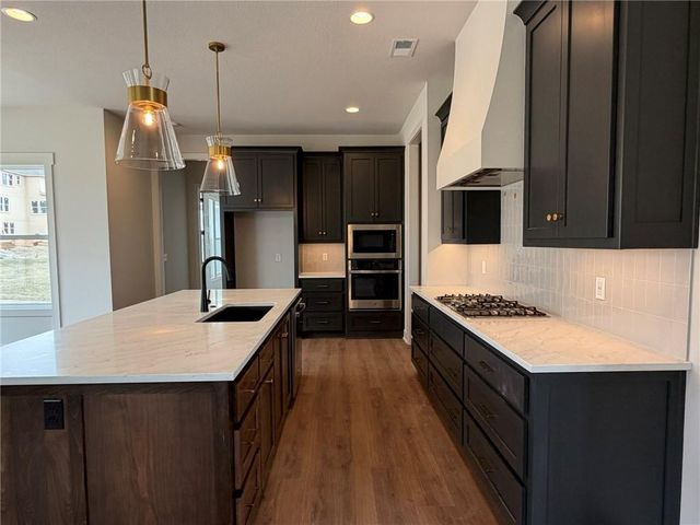 1716 SW Arbor Park Drive, Lee's Summit, MO 64082