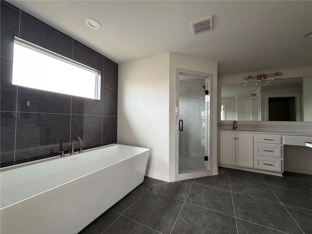 1716 SW Arbor Park Drive, Lee's Summit, MO 64082