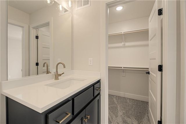 1716 SW Arbor Park Drive, Lee's Summit, MO 64082